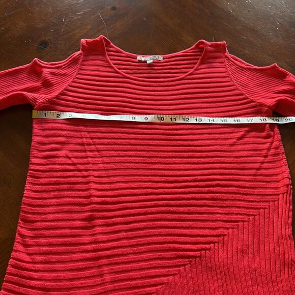 Heart N Crush Woman Size M Cold Shoulder Asymmetrical Sweater Lightweight Tunic - Picture 7 of 10